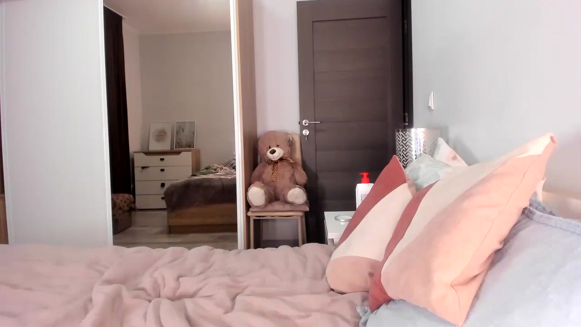 Gallery image thumbnail from Ana__xo's myfreecams stream on, 11/27/2024, 20:39 image 11 of 20