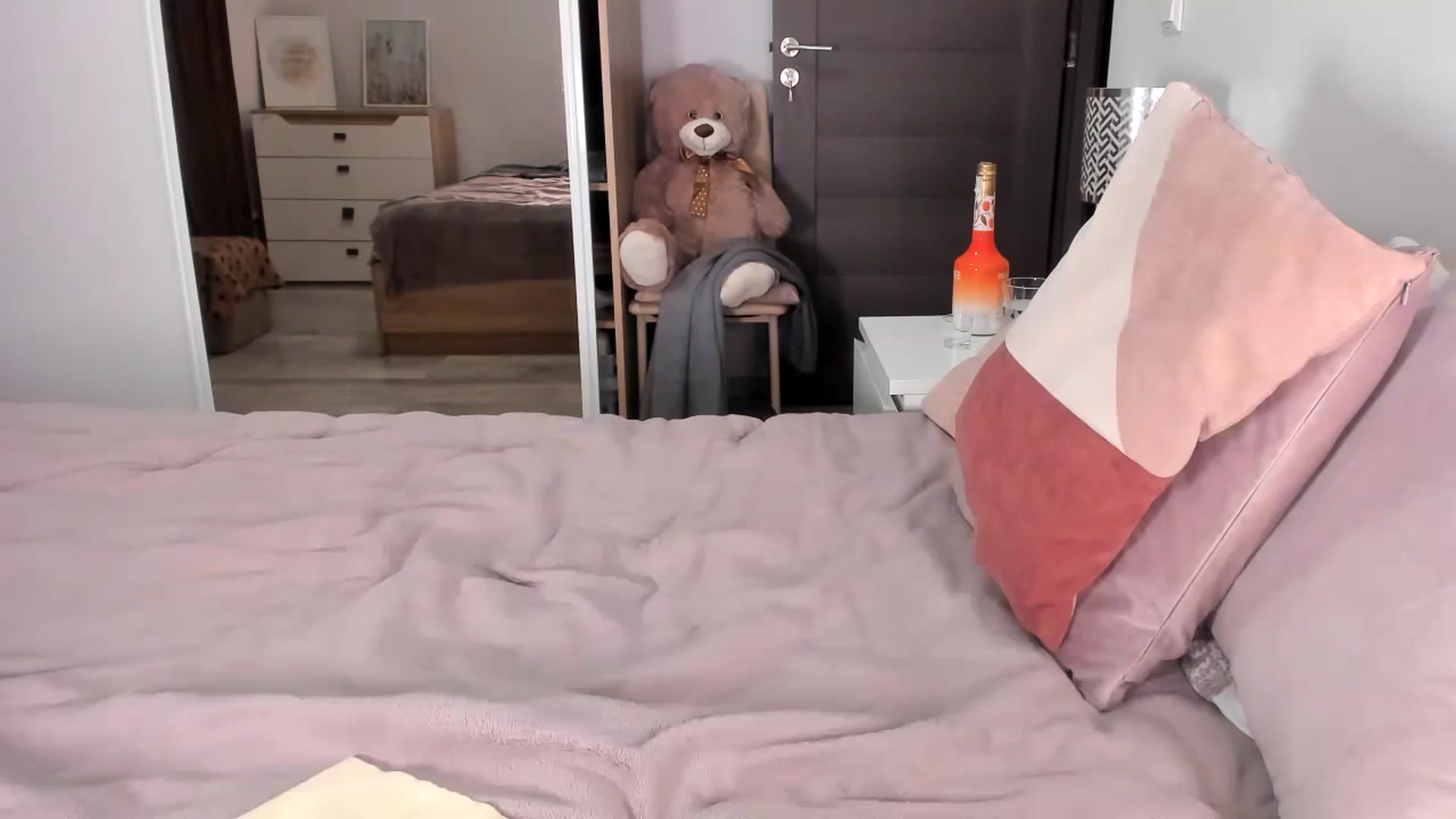 Gallery image thumbnail from Ana__xo's myfreecams stream on, 11/28/2024, 20:25 image 13 of 20
