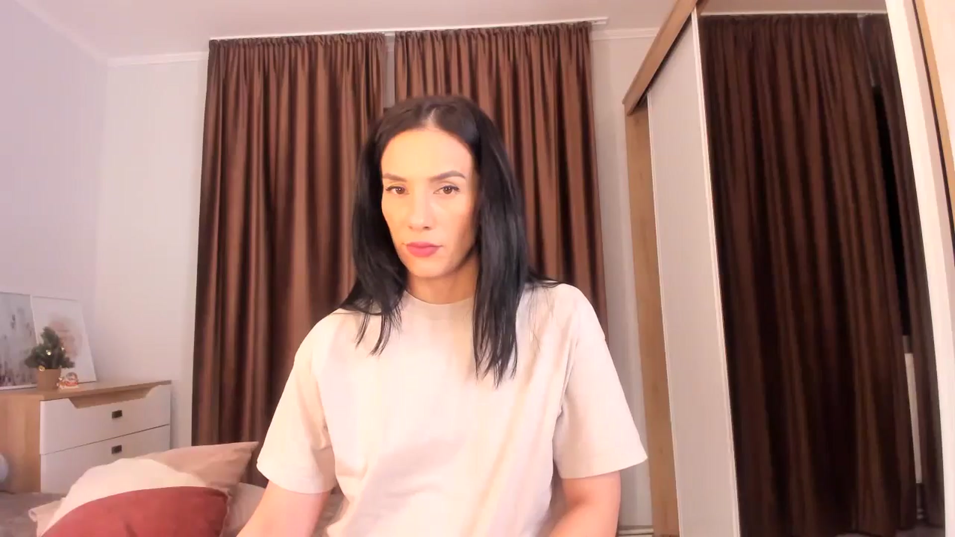 Gallery image thumbnail from Ana__xo's myfreecams stream on, 12/27/2024, 18:34 image 18 of 20