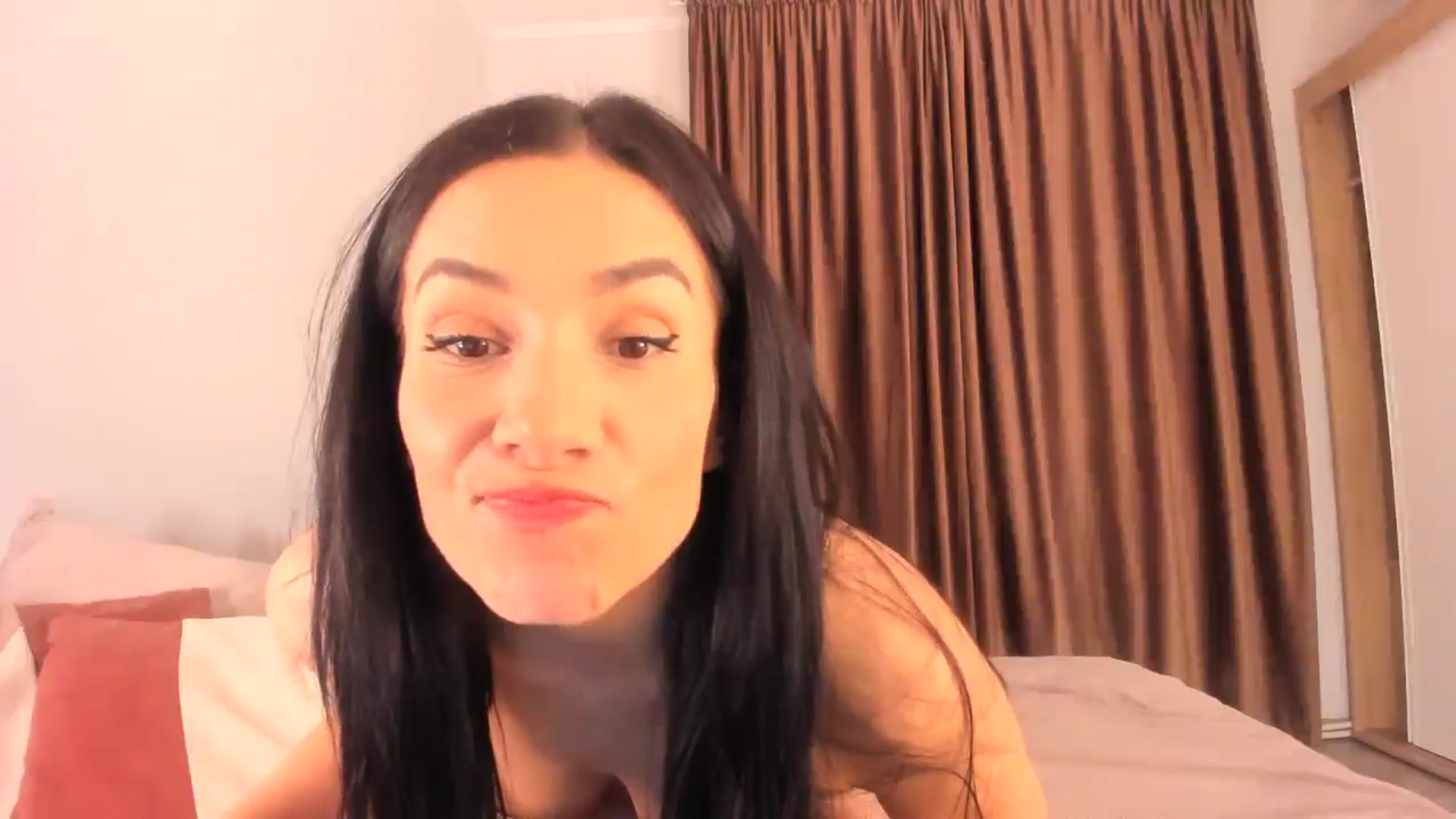 Gallery image thumbnail from Ana__xo's myfreecams stream on, 01/13/2025, 17:58 image 14 of 20