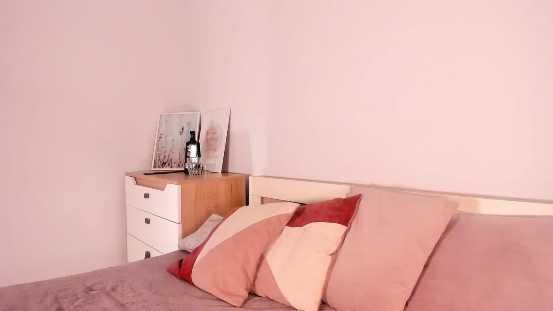 Gallery image thumbnail from Ana__xo's myfreecams stream on, 04/06/2025, 16:47 image 9 of 20