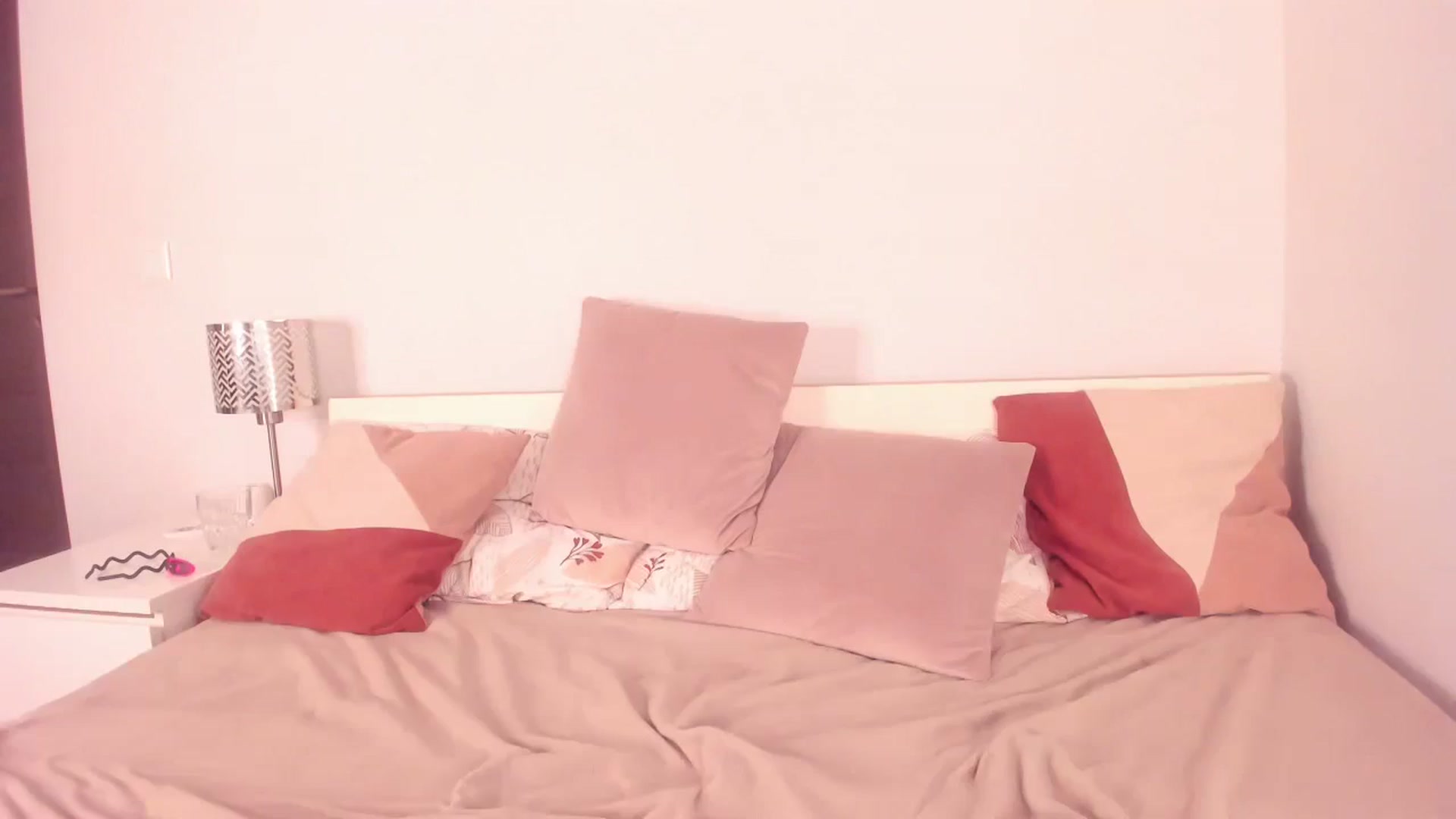 Gallery image thumbnail from Ana__xo's myfreecams stream on, 04/15/2025, 19:50 image 15 of 20