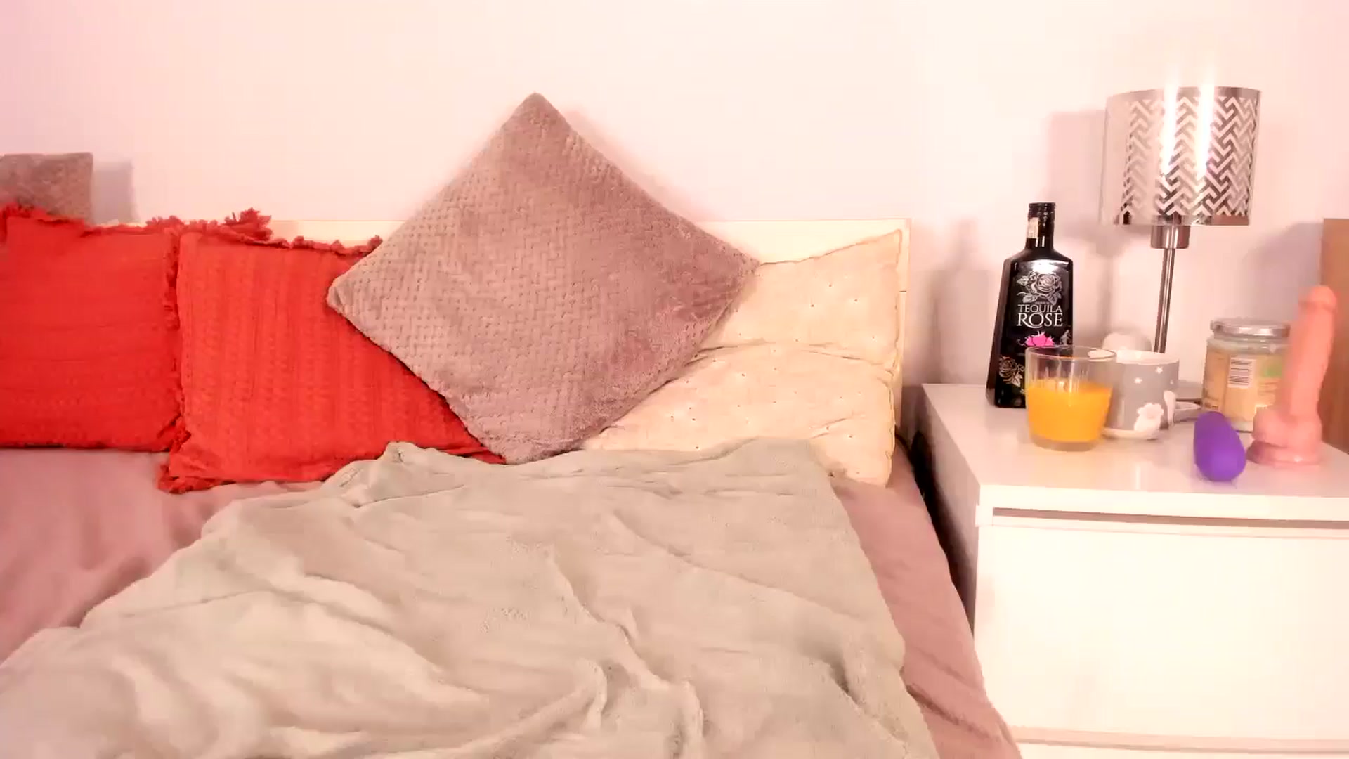 Gallery image thumbnail from Ana__xo's myfreecams stream on, 05/03/2025, 19:06 image 14 of 20