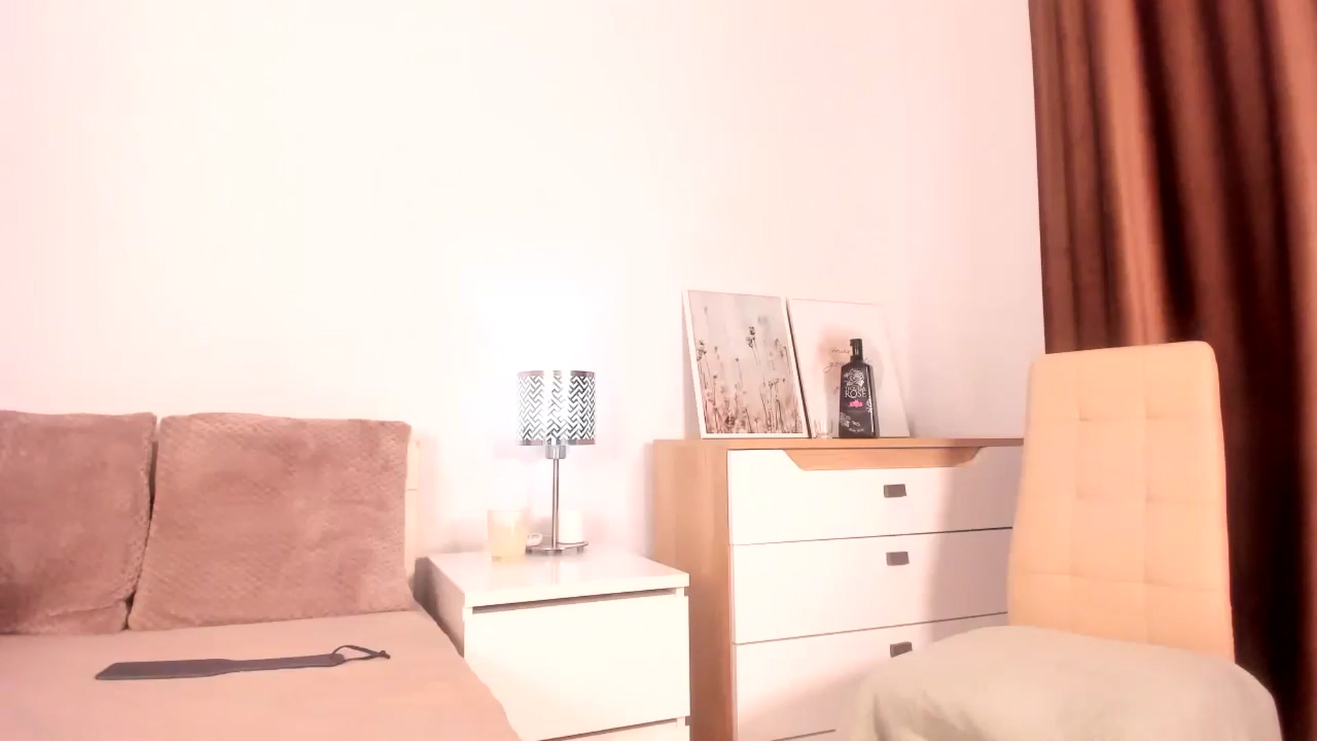 Gallery image thumbnail from Ana__xo's myfreecams stream on, 05/16/2025, 18:44 image 16 of 20