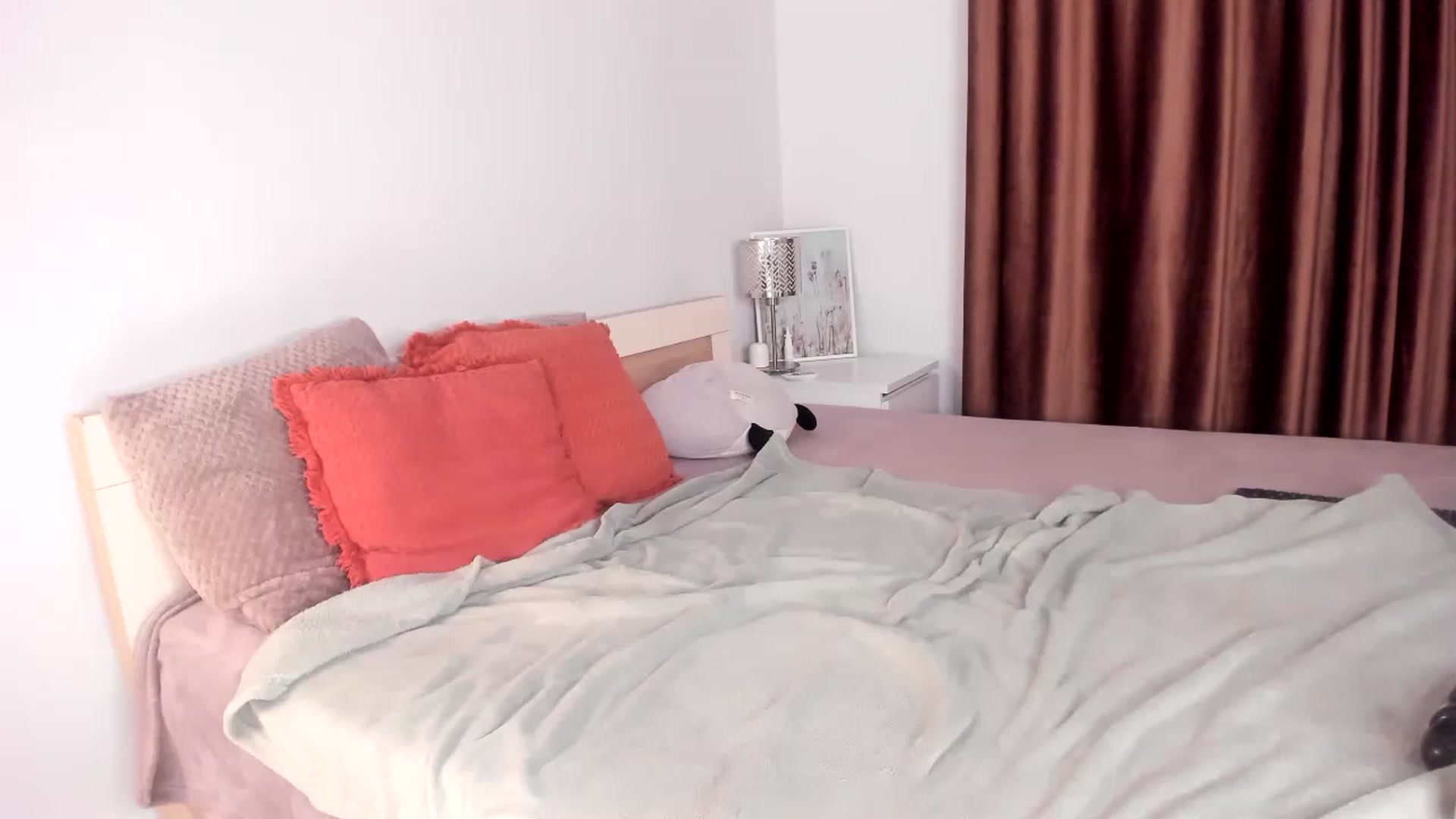 Gallery image thumbnail from Ana__xo's myfreecams stream on, 08/30/2025, 20:32 image 16 of 20