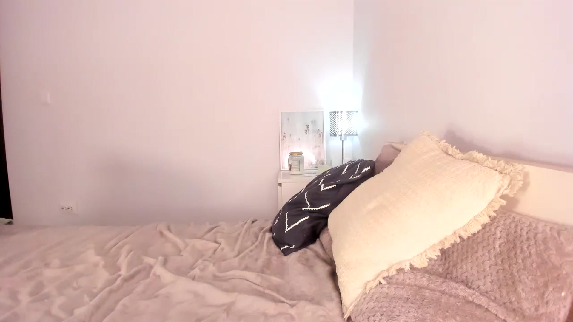 Gallery image thumbnail from Ana__xo's myfreecams stream on, 09/14/2025, 18:18 image 11 of 20