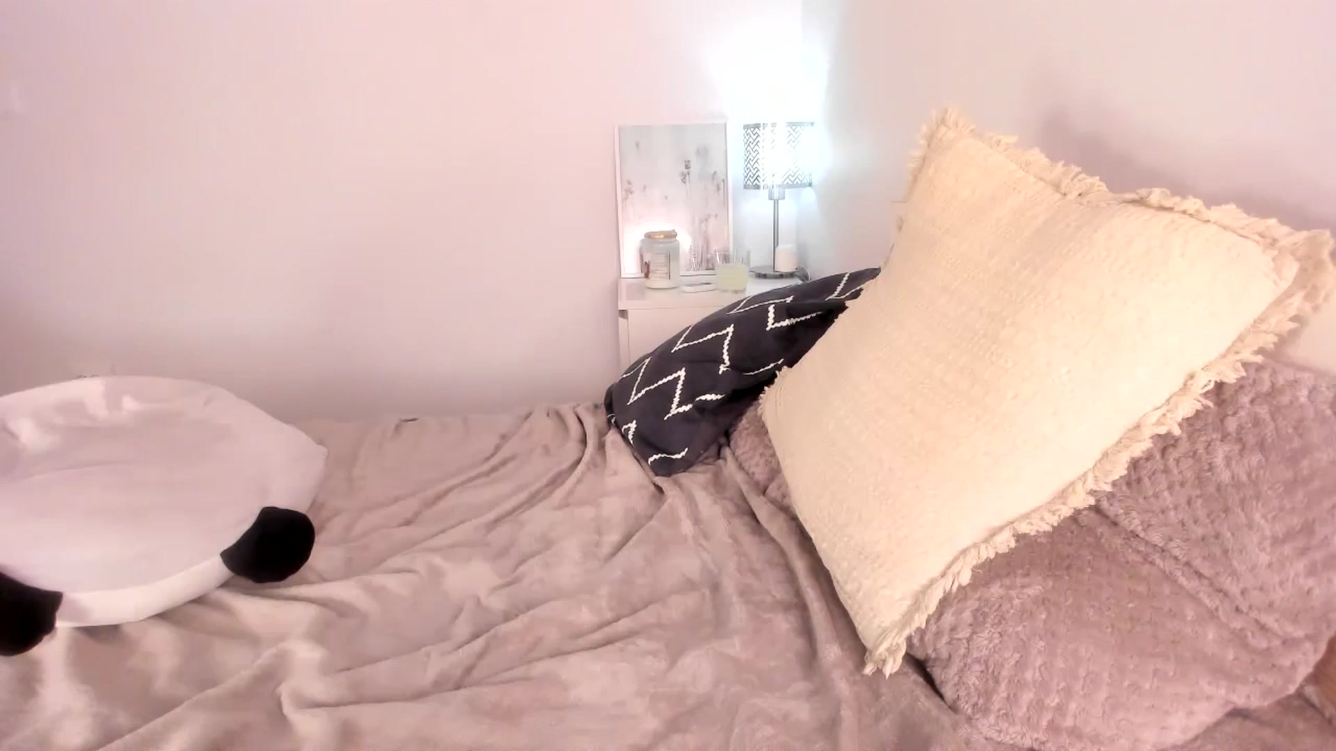 Gallery image thumbnail from Ana__xo's myfreecams stream on, 09/14/2025, 18:18 image 19 of 20