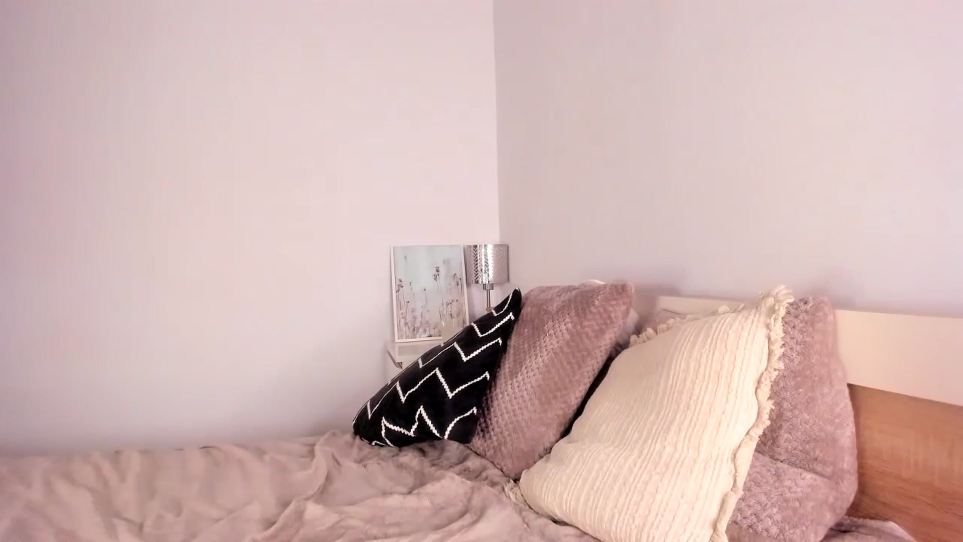 Gallery image thumbnail from Ana__xo's myfreecams stream on, 09/19/2025, 18:29 image 18 of 20
