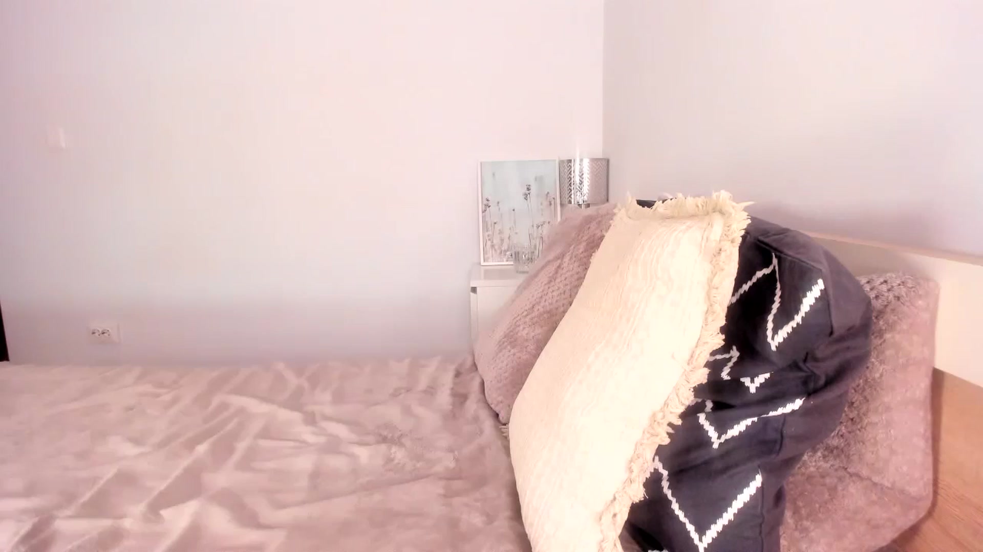 Gallery image thumbnail from Ana__xo's myfreecams stream on, 09/21/2025, 19:43 image 3 of 20
