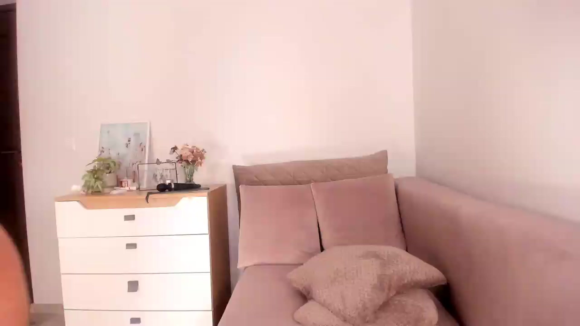 Gallery image thumbnail from Ana__xo's myfreecams stream on, 05/22/2026, 19:32 image 15 of 20