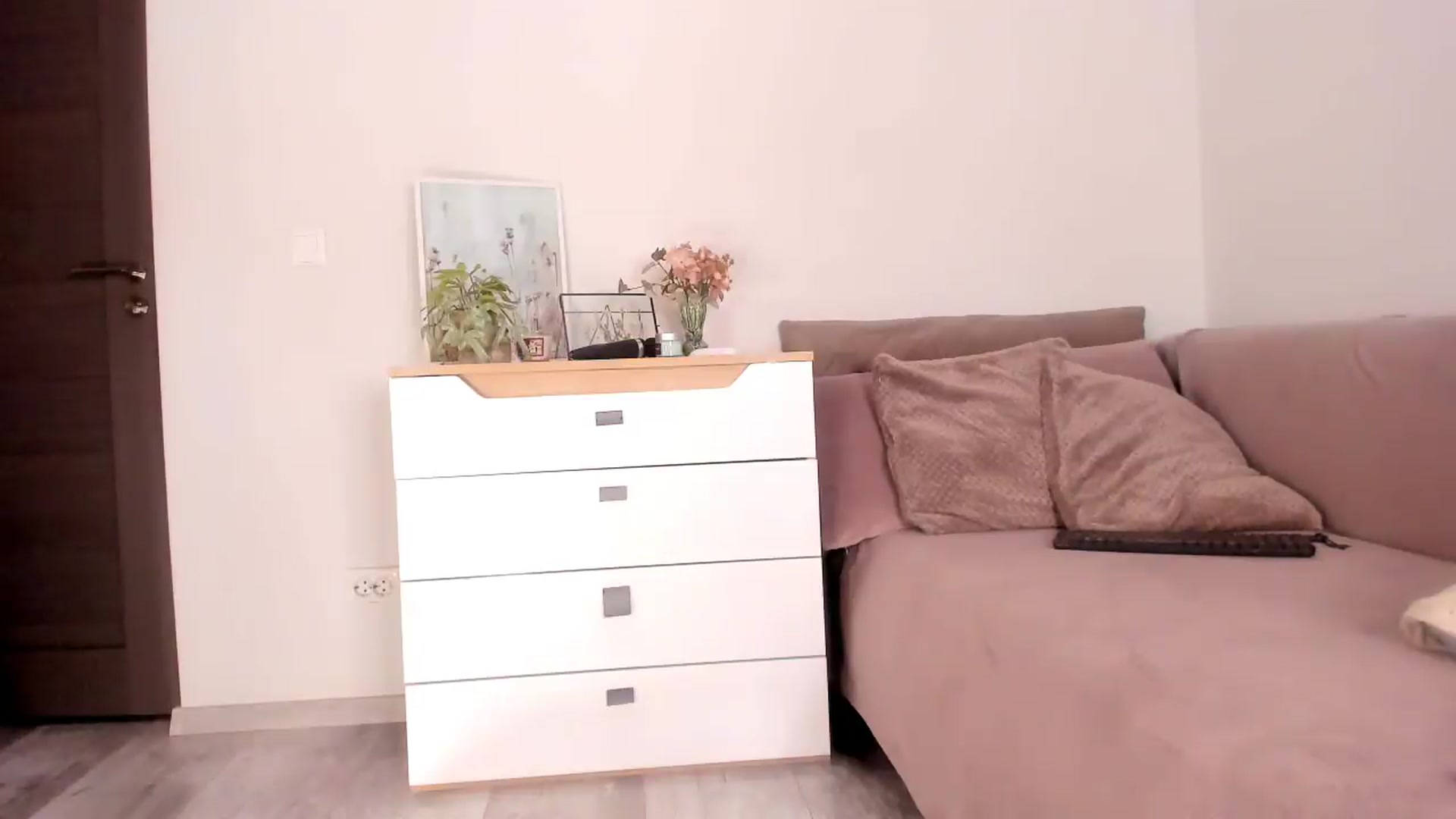 Gallery image thumbnail from Ana__xo's myfreecams stream on, 05/25/2026, 20:19 image 9 of 20