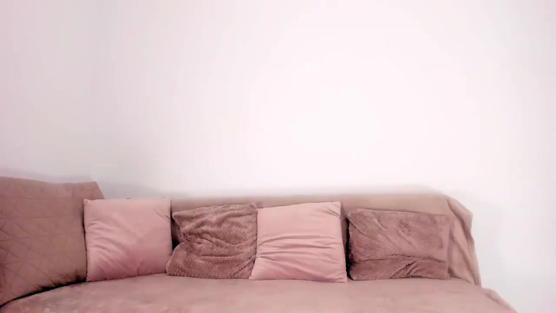 Gallery image thumbnail from Ana__xo's myfreecams stream on, 05/29/2026, 20:14 image 9 of 20