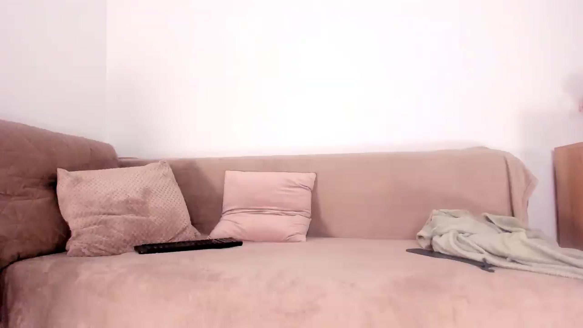 Gallery image thumbnail from Ana__xo's myfreecams stream on, 05/30/2026, 18:54 image 12 of 20