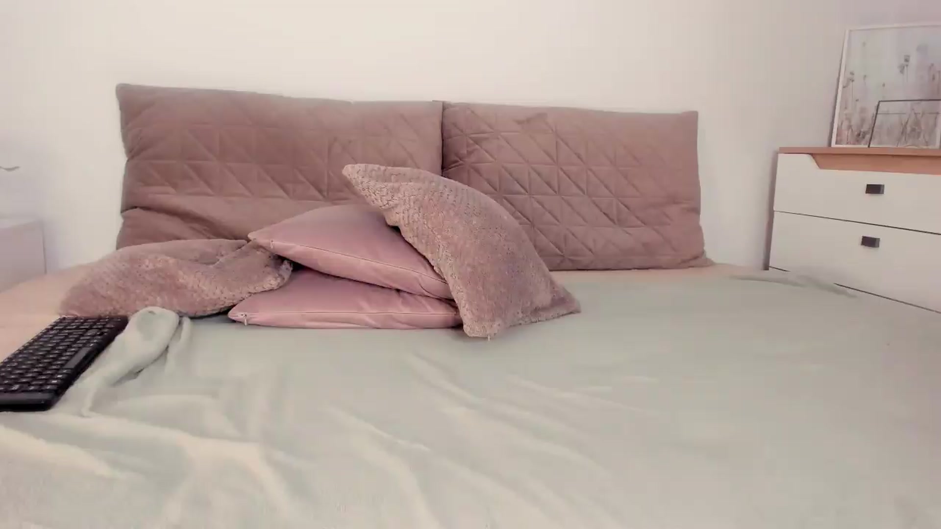 Gallery image thumbnail from Ana__xo's myfreecams stream on, 06/09/2026, 20:38 image 17 of 20