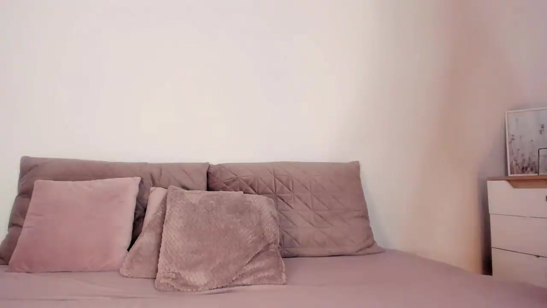 Gallery image thumbnail from Ana__xo's myfreecams stream on, 06/15/2026, 18:45 image 5 of 20