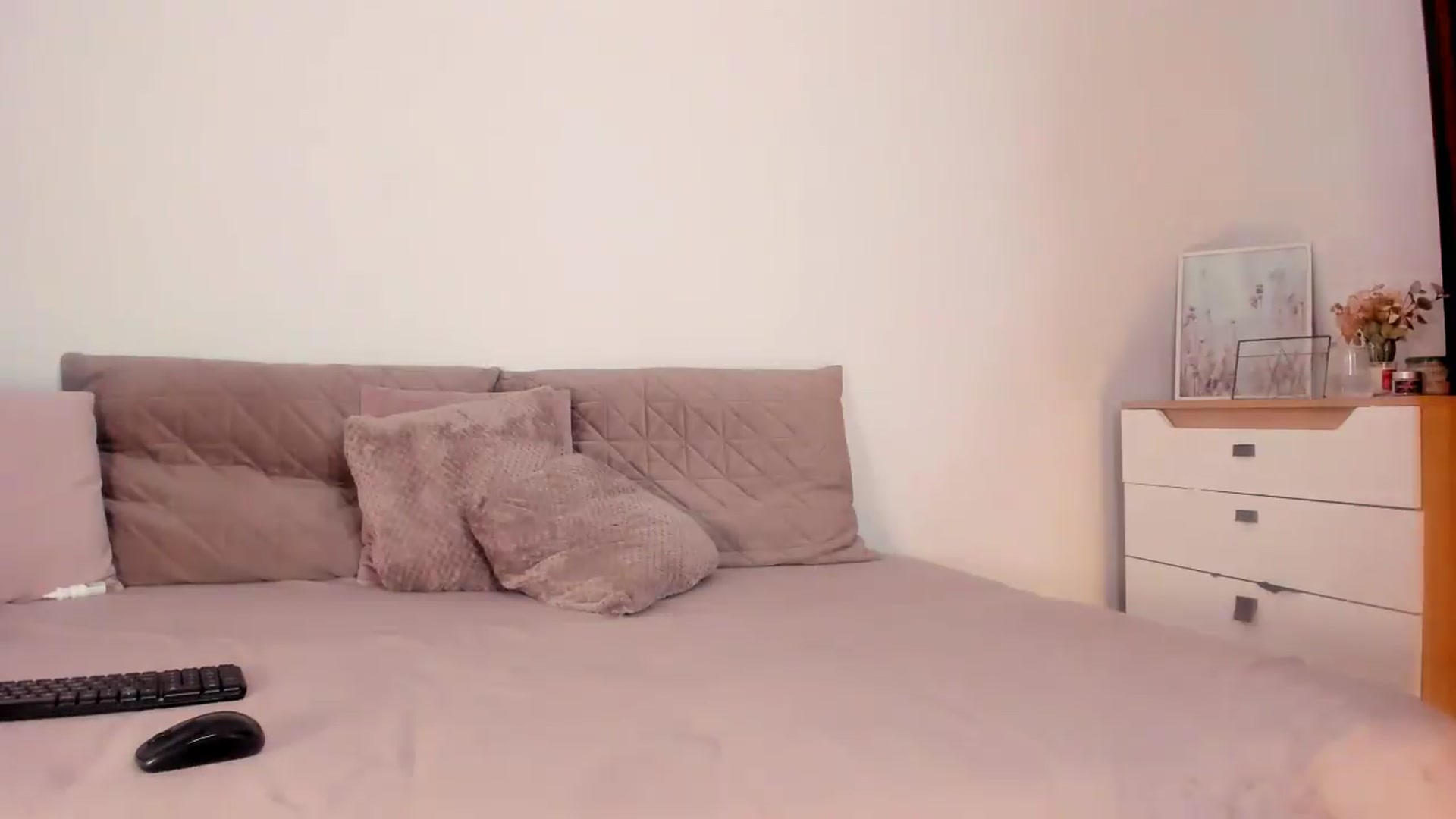 Gallery image thumbnail from Ana__xo's myfreecams stream on, 06/15/2026, 21:00 image 15 of 20