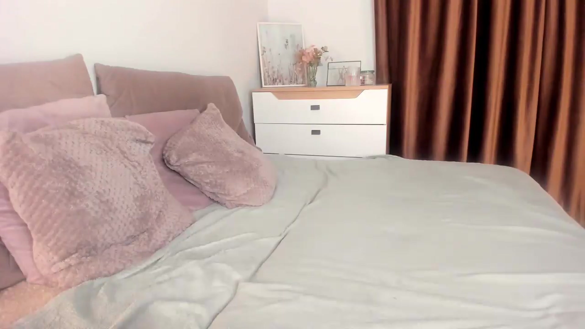 Gallery image thumbnail from Ana__xo's myfreecams stream on, 06/20/2026, 21:04 image 16 of 20