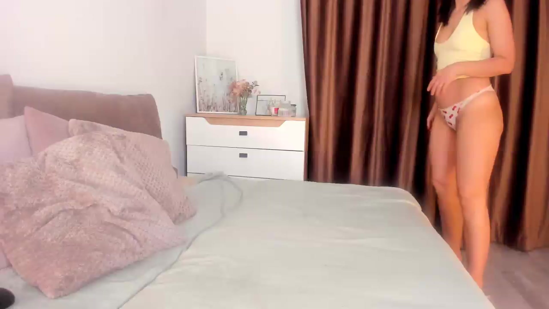 Gallery image thumbnail from Ana__xo's myfreecams stream on, 06/21/2026, 19:46 image 6 of 20