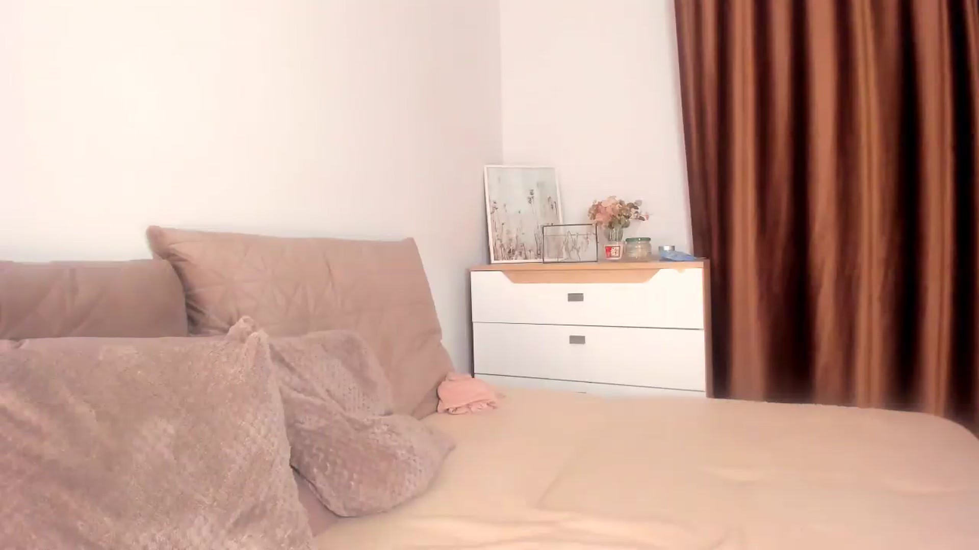 Gallery image thumbnail from Ana__xo's myfreecams stream on, 06/28/2026, 18:52 image 20 of 20