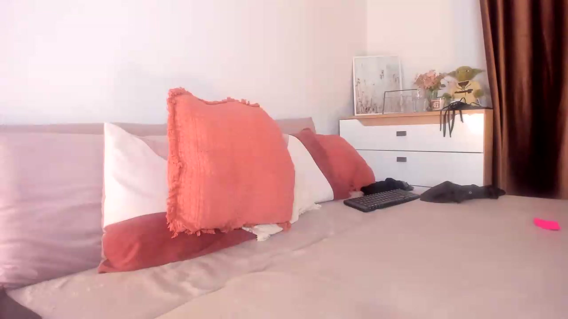 Gallery image thumbnail from Ana__xo's myfreecams stream on, 07/05/2026, 18:59 image 17 of 20