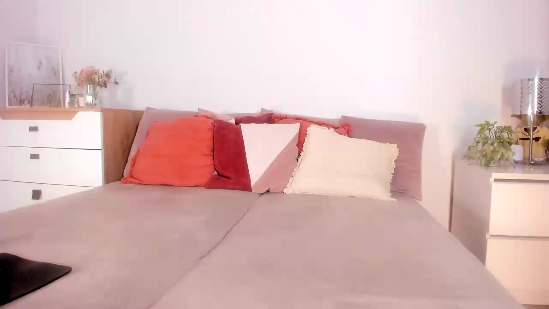 Gallery image thumbnail from Ana__xo's myfreecams stream on, 07/15/2026, 18:12 image 11 of 20