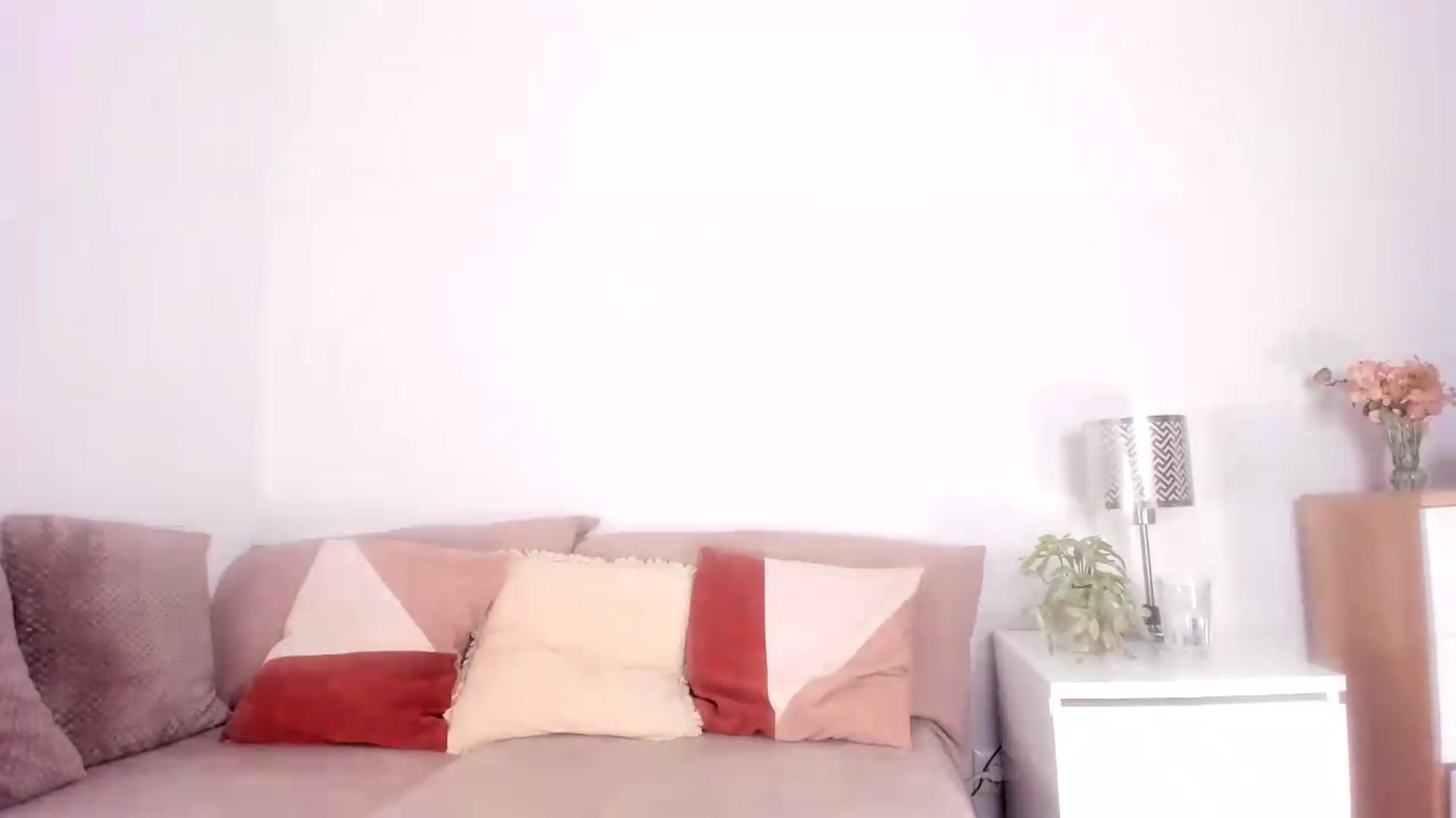 Gallery image thumbnail from Ana__xo's myfreecams stream on, 08/13/2026, 18:17 image 9 of 20