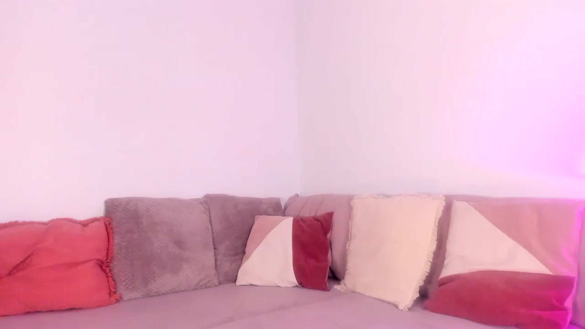 Gallery image thumbnail from Ana__xo's myfreecams stream on, 08/19/2026, 19:07 image 4 of 20