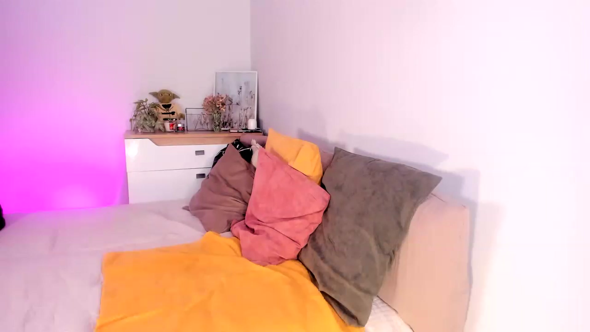 Gallery image thumbnail from Ana__xo's myfreecams stream on, 09/08/2026, 22:02 image 8 of 20