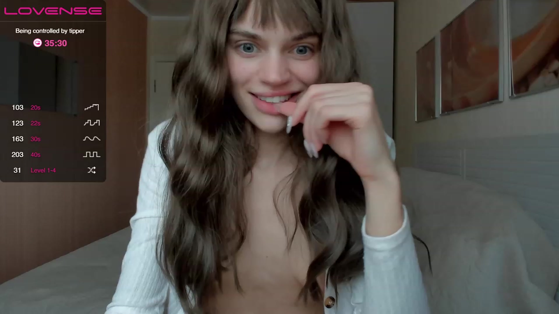 Gallery image thumbnail from Ana_bananana's myfreecams stream on, 03/17/2023, 07:21 image 7 of 20