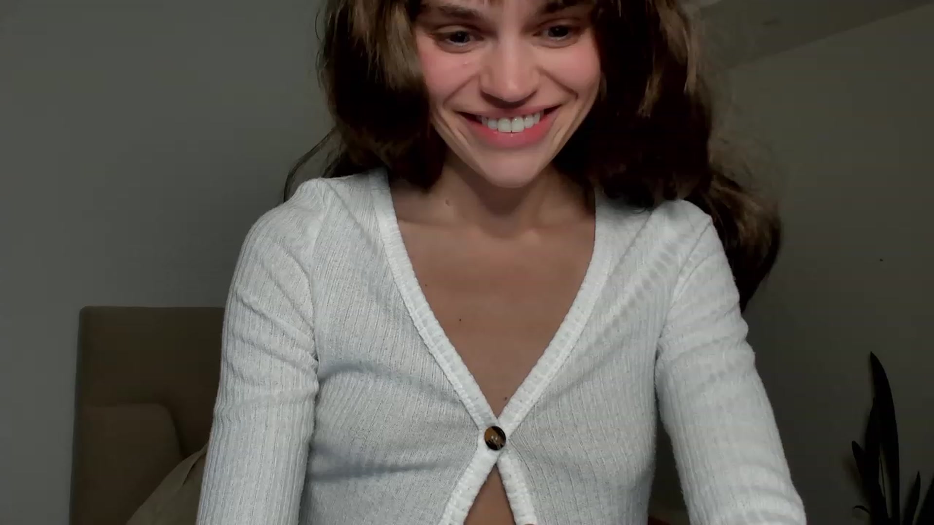 Gallery image thumbnail from Ana_bananana's myfreecams stream on, 06/13/2023, 08:21 image 7 of 20