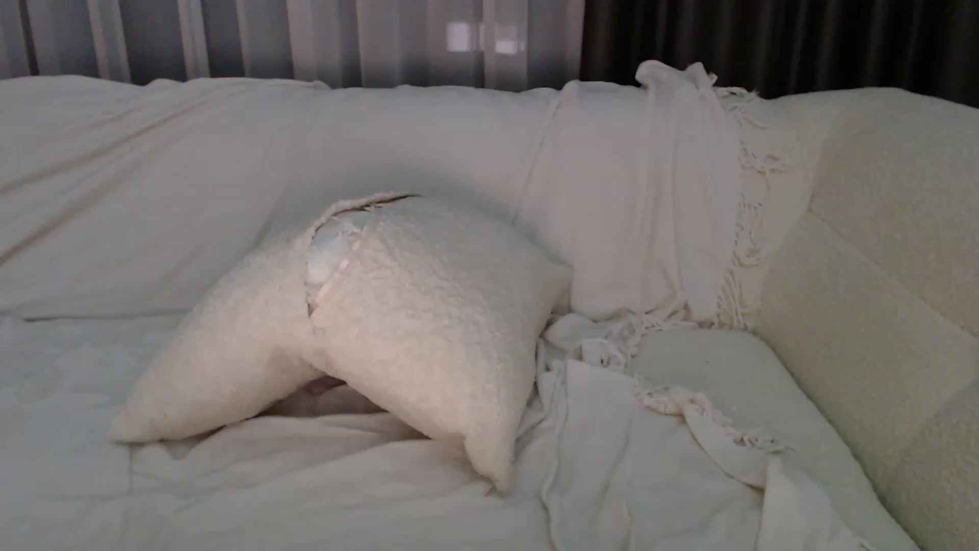 Gallery image thumbnail from Ana_white842's myfreecams stream on, 07/23/2026, 24:57 image 4 of 20