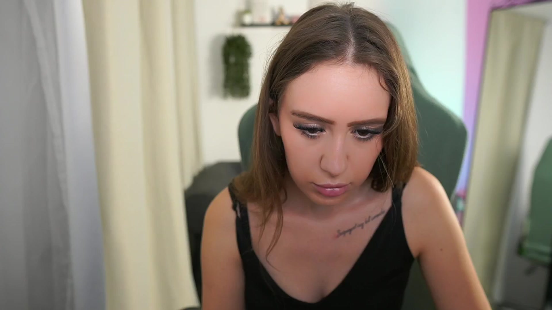 Gallery image thumbnail from Anabel055's myfreecams stream on, 07/27/2025, 08:17 image 5 of 20