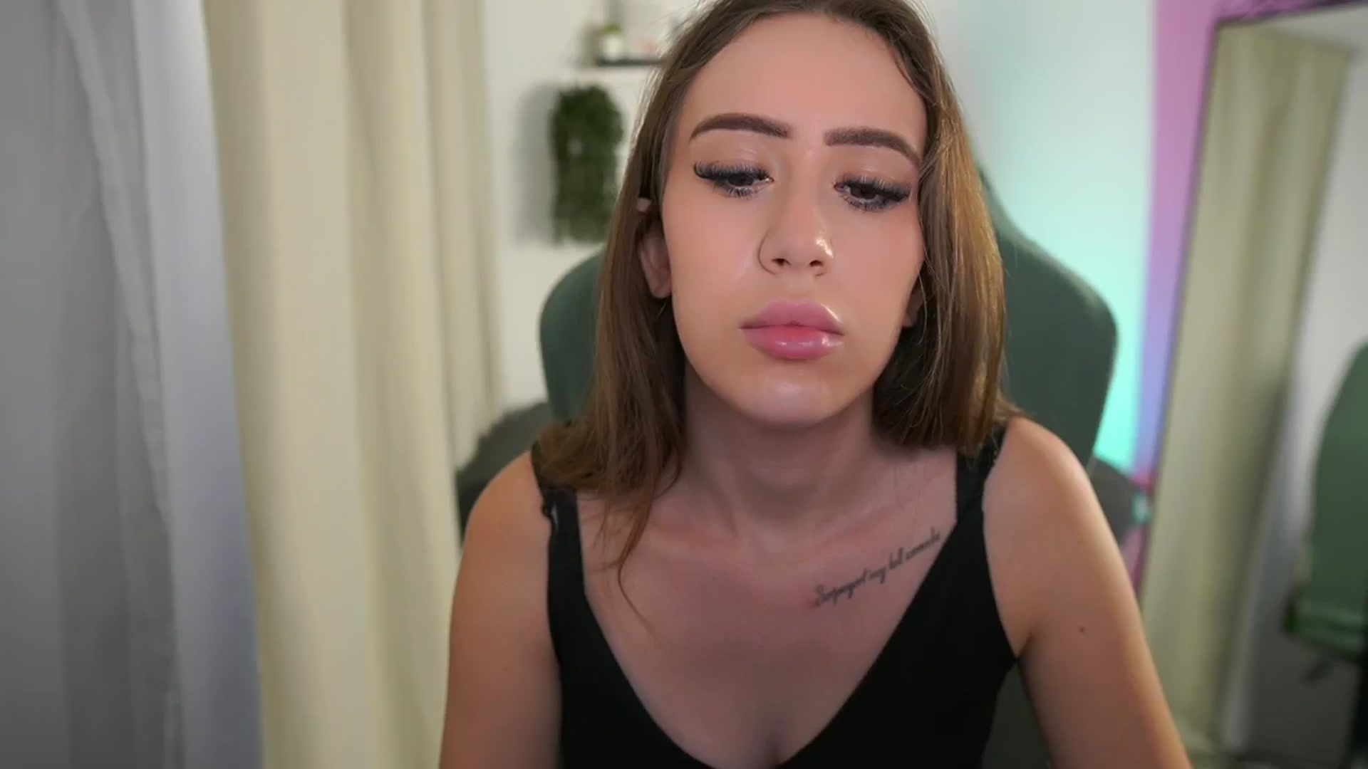Gallery image thumbnail from Anabel055's myfreecams stream on, 07/27/2025, 08:17 image 4 of 20