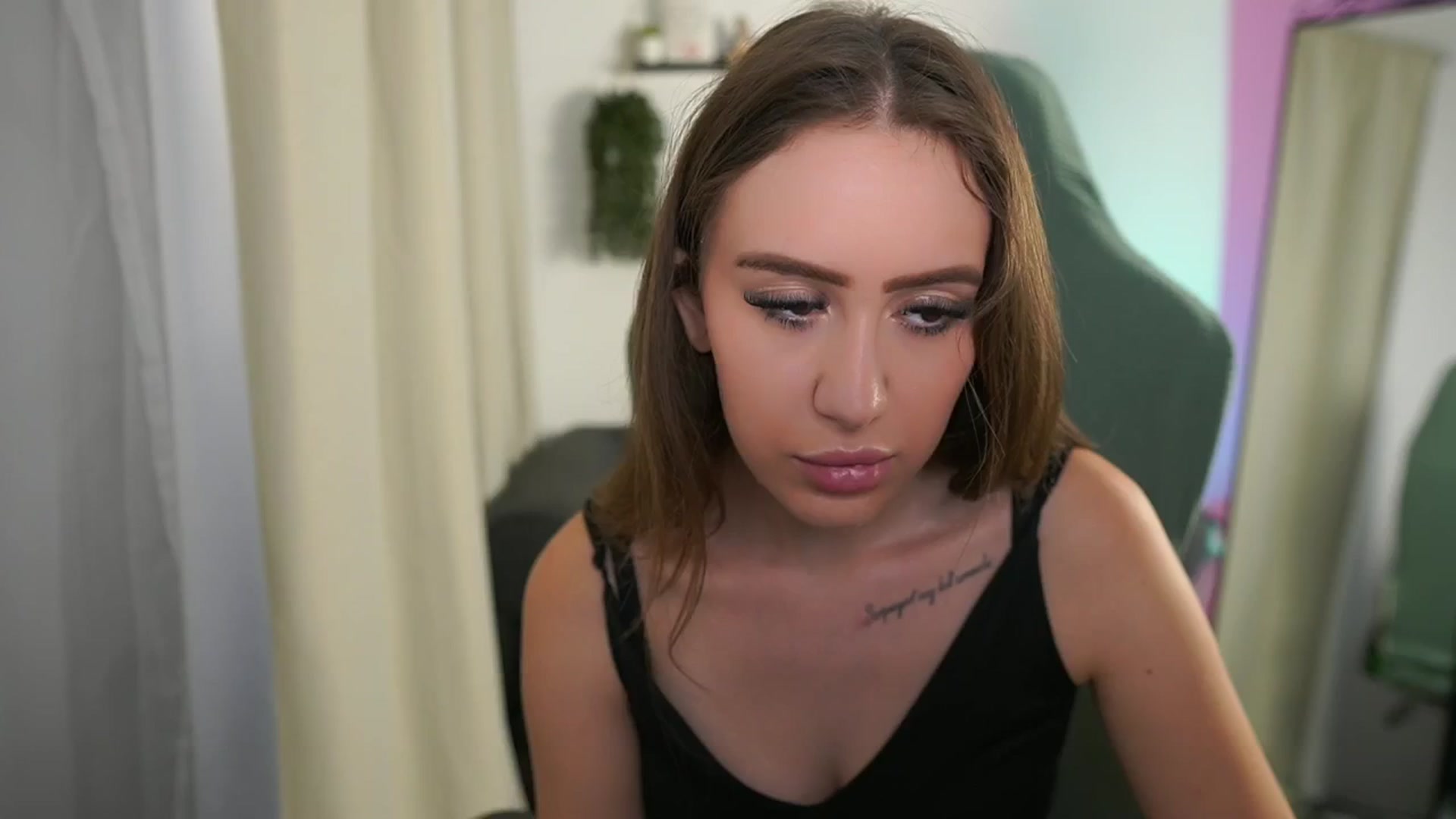 Gallery image thumbnail from Anabel055's myfreecams stream on, 07/27/2025, 08:17 image 6 of 20