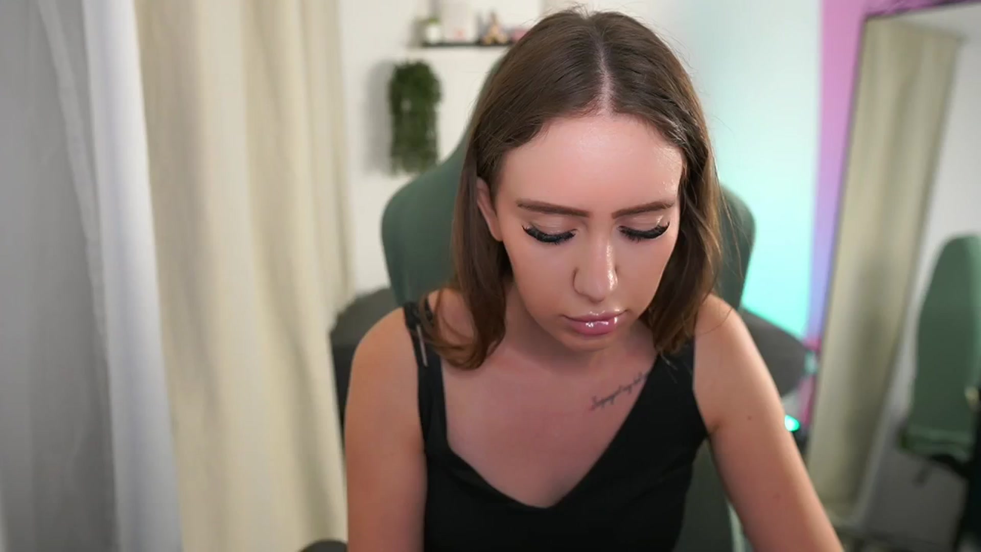 Gallery image thumbnail from Anabel055's myfreecams stream on, 07/27/2025, 11:38 image 10 of 20