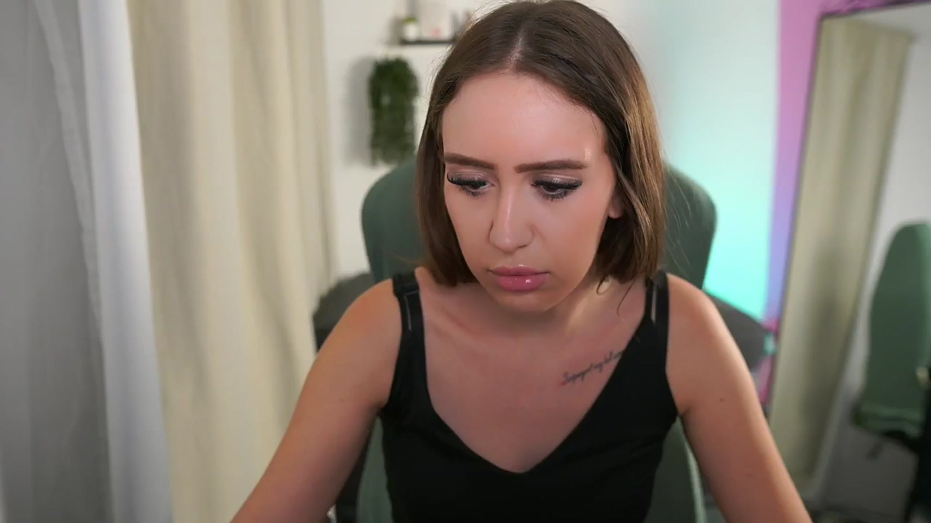 Gallery image thumbnail from Anabel055's myfreecams stream on, 07/27/2025, 11:38 image 6 of 20