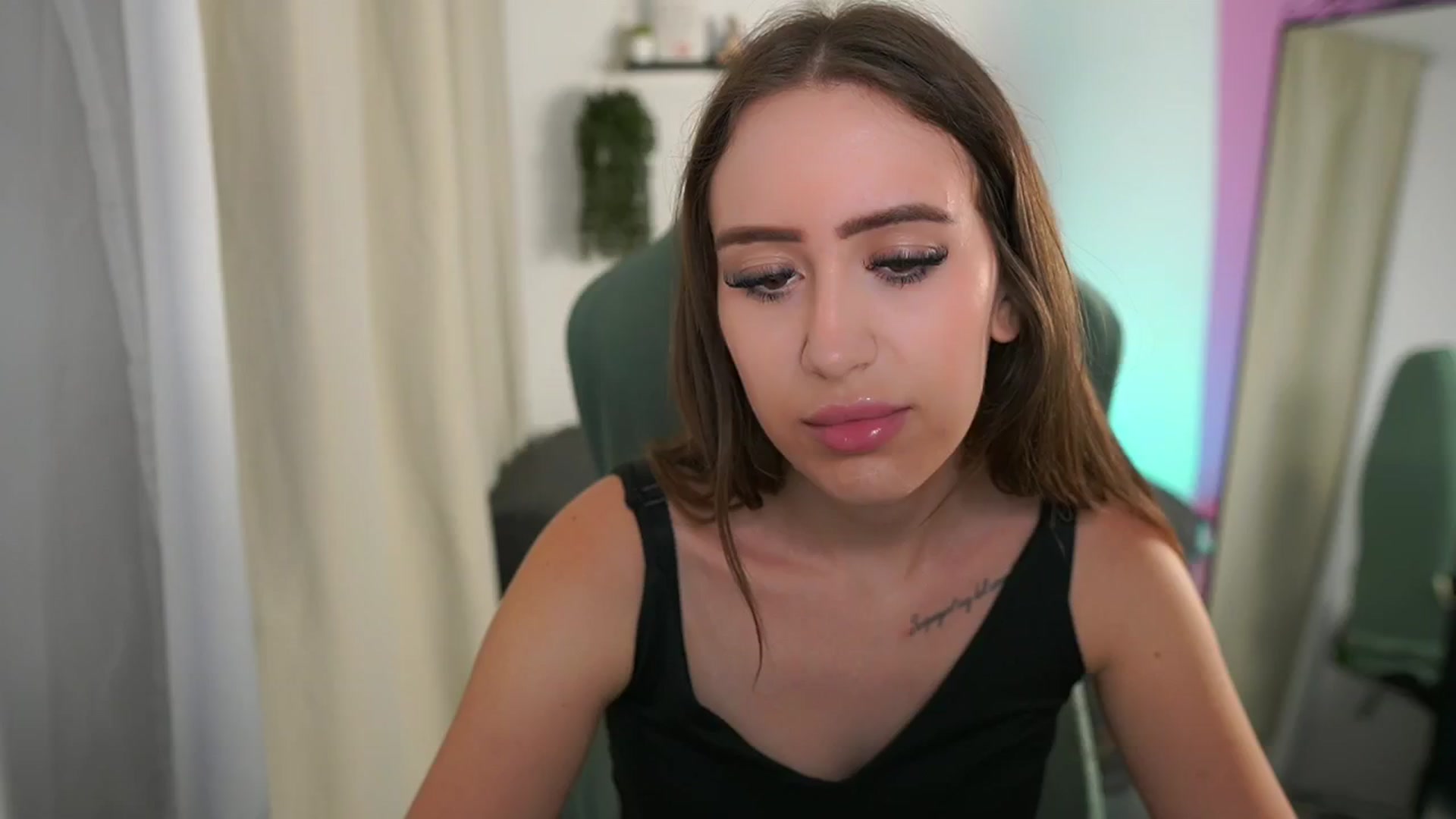 Gallery image thumbnail from Anabel055's myfreecams stream on, 07/27/2025, 11:38 image 2 of 20