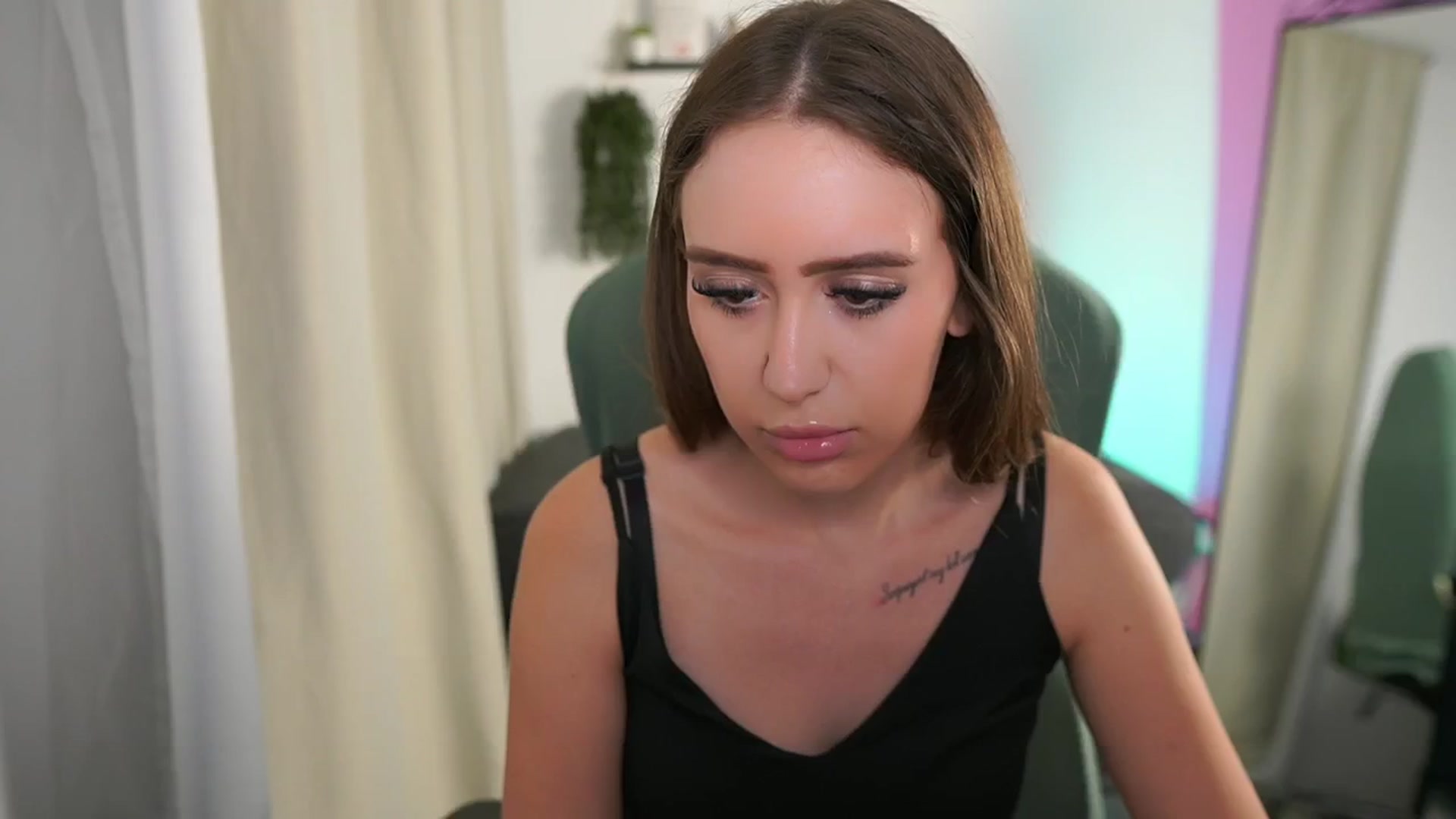 Gallery image thumbnail from Anabel055's myfreecams stream on, 07/27/2025, 11:38 image 8 of 20