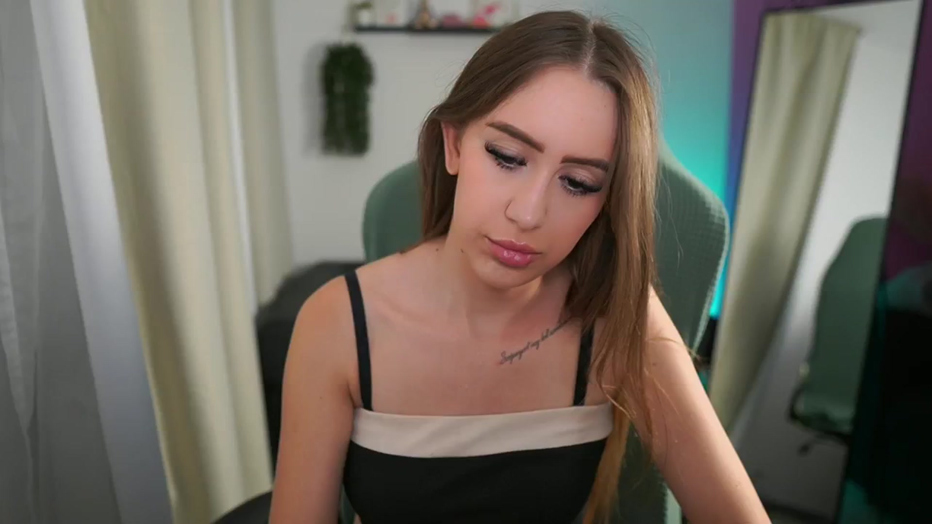 Gallery image thumbnail from Anabel055's myfreecams stream on, 07/31/2025, 11:01 image 16 of 20