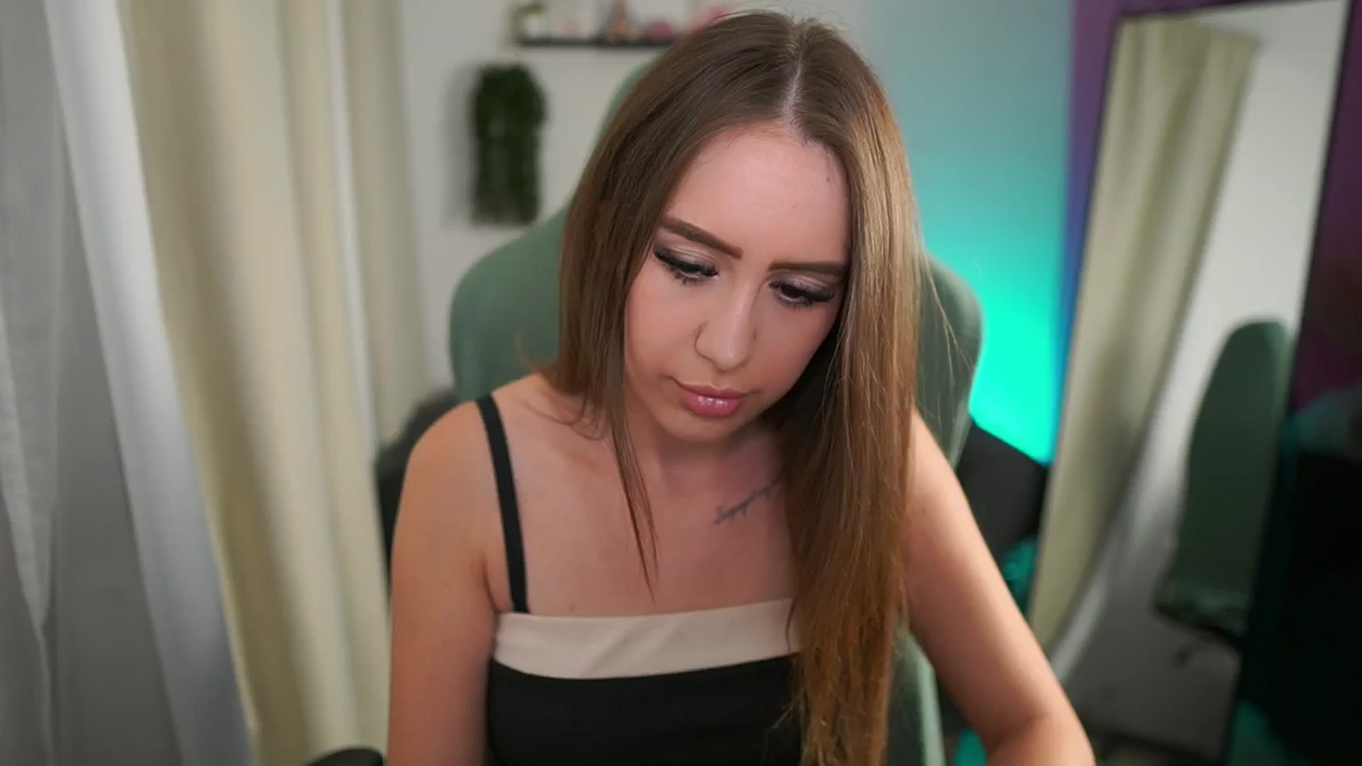 Gallery image thumbnail from Anabel055's myfreecams stream on, 07/31/2025, 13:05 image 8 of 20
