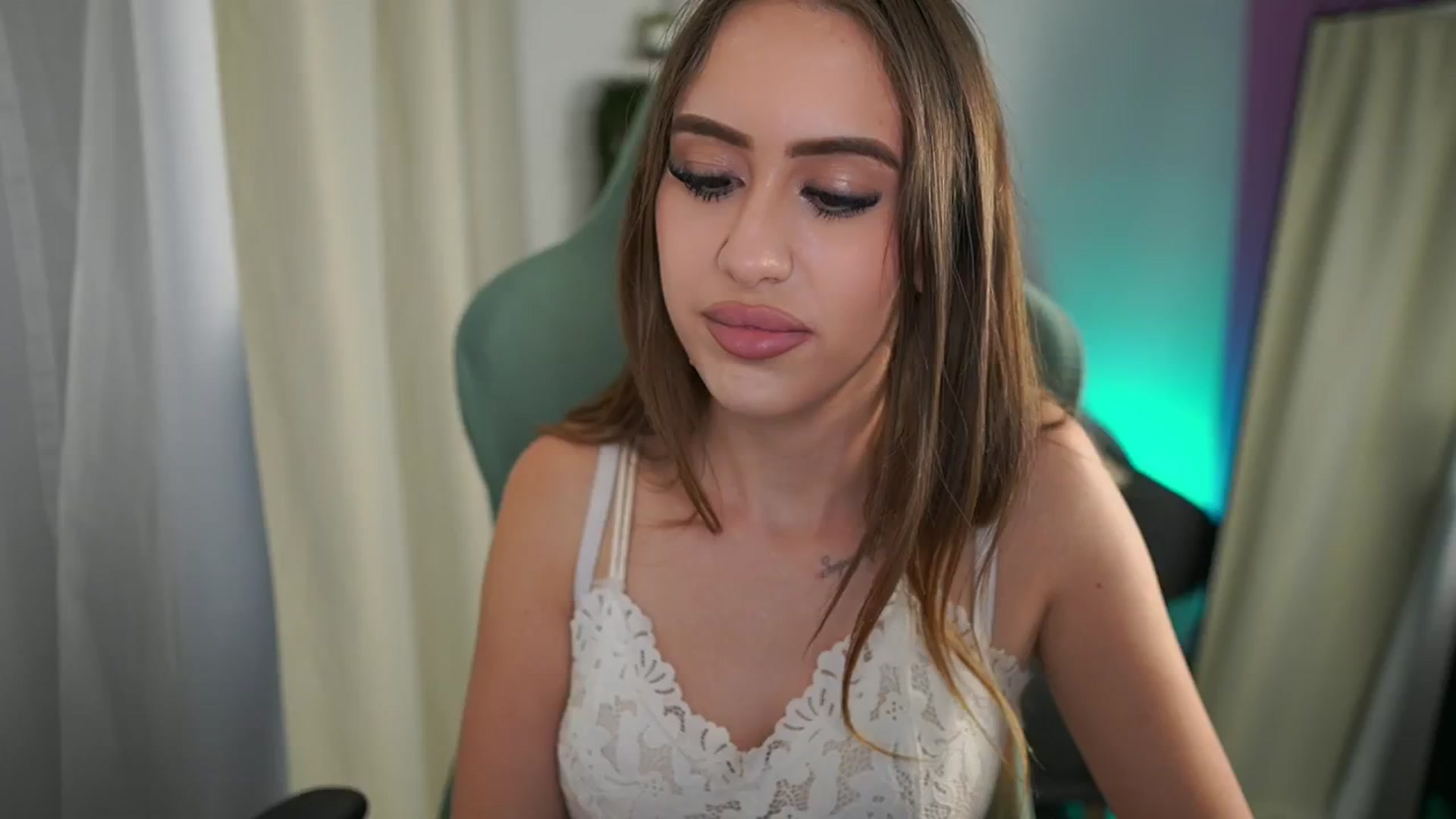 Gallery image thumbnail from Anabel055's myfreecams stream on, 08/04/2025, 18:03 image 4 of 20