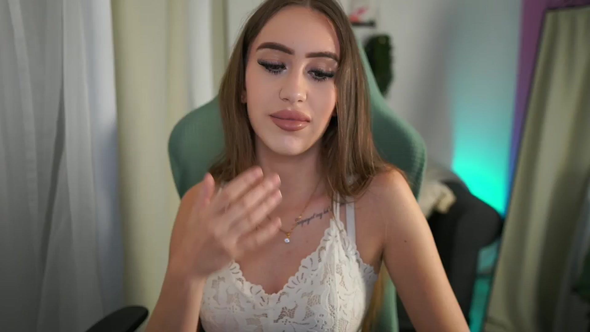 Gallery image thumbnail from Anabel055's myfreecams stream on, 08/09/2025, 12:45 image 10 of 20