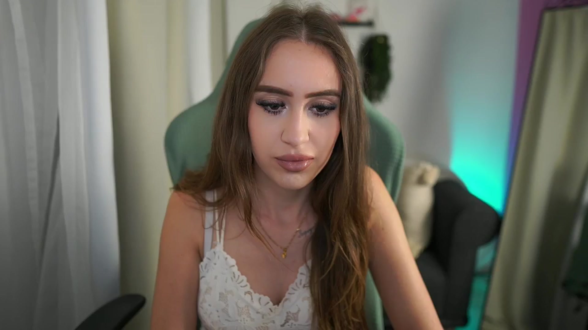 Gallery image thumbnail from Anabel055's myfreecams stream on, 08/09/2025, 12:45 image 14 of 20