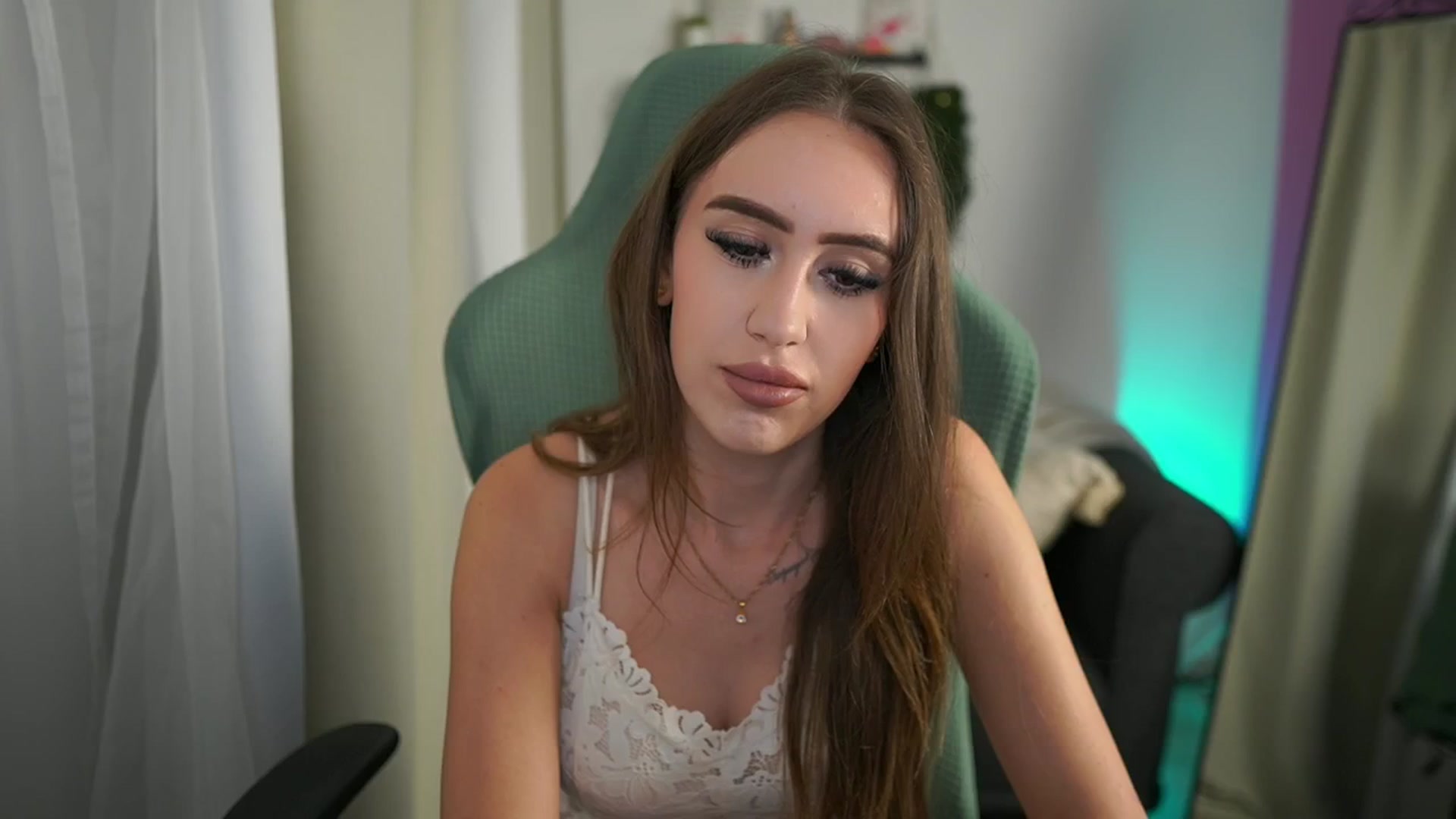 Gallery image thumbnail from Anabel055's myfreecams stream on, 08/09/2025, 12:45 image 9 of 20