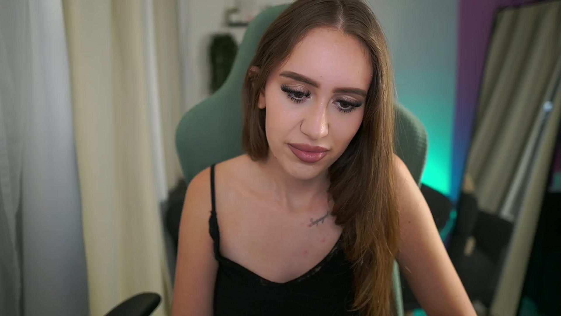 Gallery image thumbnail from Anabel055's myfreecams stream on, 08/11/2025, 12:47 image 18 of 20