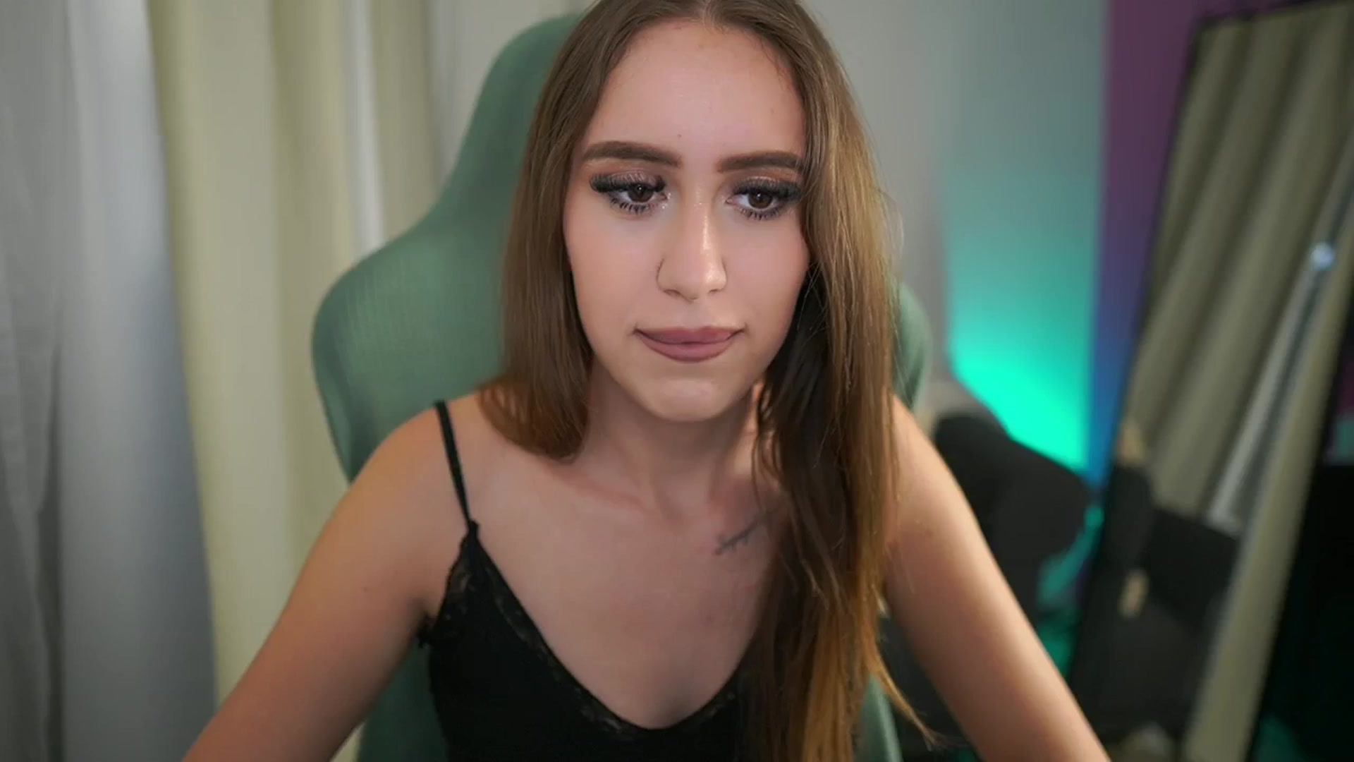 Gallery image thumbnail from Anabel055's myfreecams stream on, 08/11/2025, 12:47 image 15 of 20