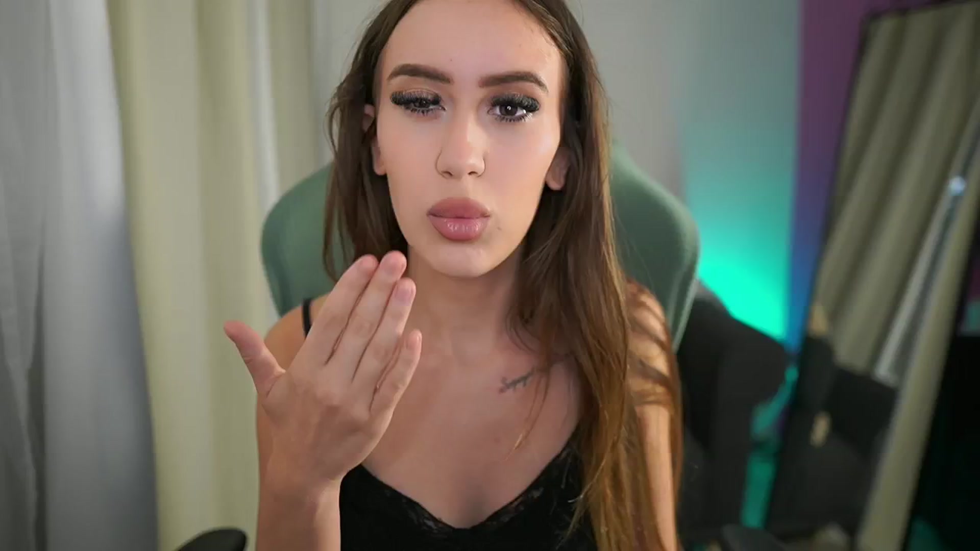 Gallery image thumbnail from Anabel055's myfreecams stream on, 08/11/2025, 12:47 image 9 of 20