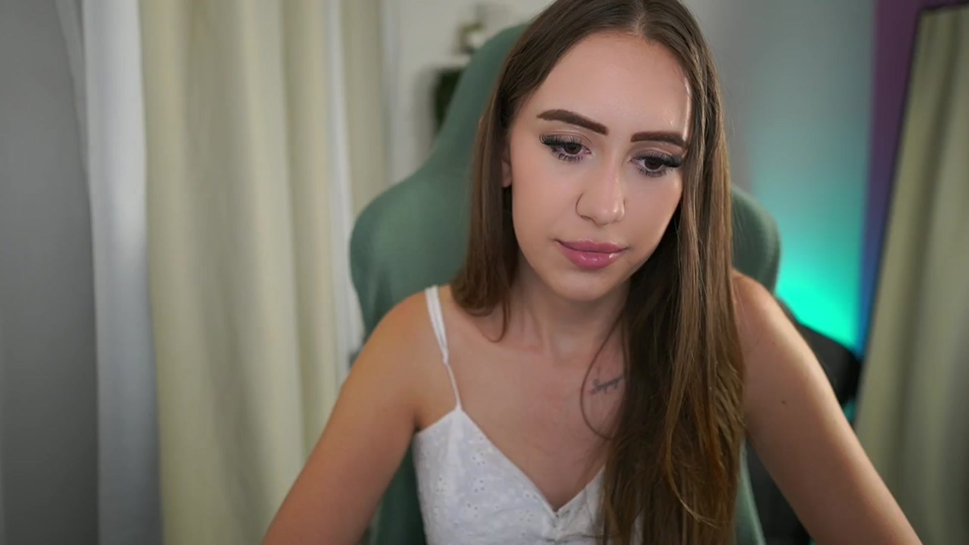 Gallery image thumbnail from Anabel055's myfreecams stream on, 08/13/2025, 12:41 image 10 of 20