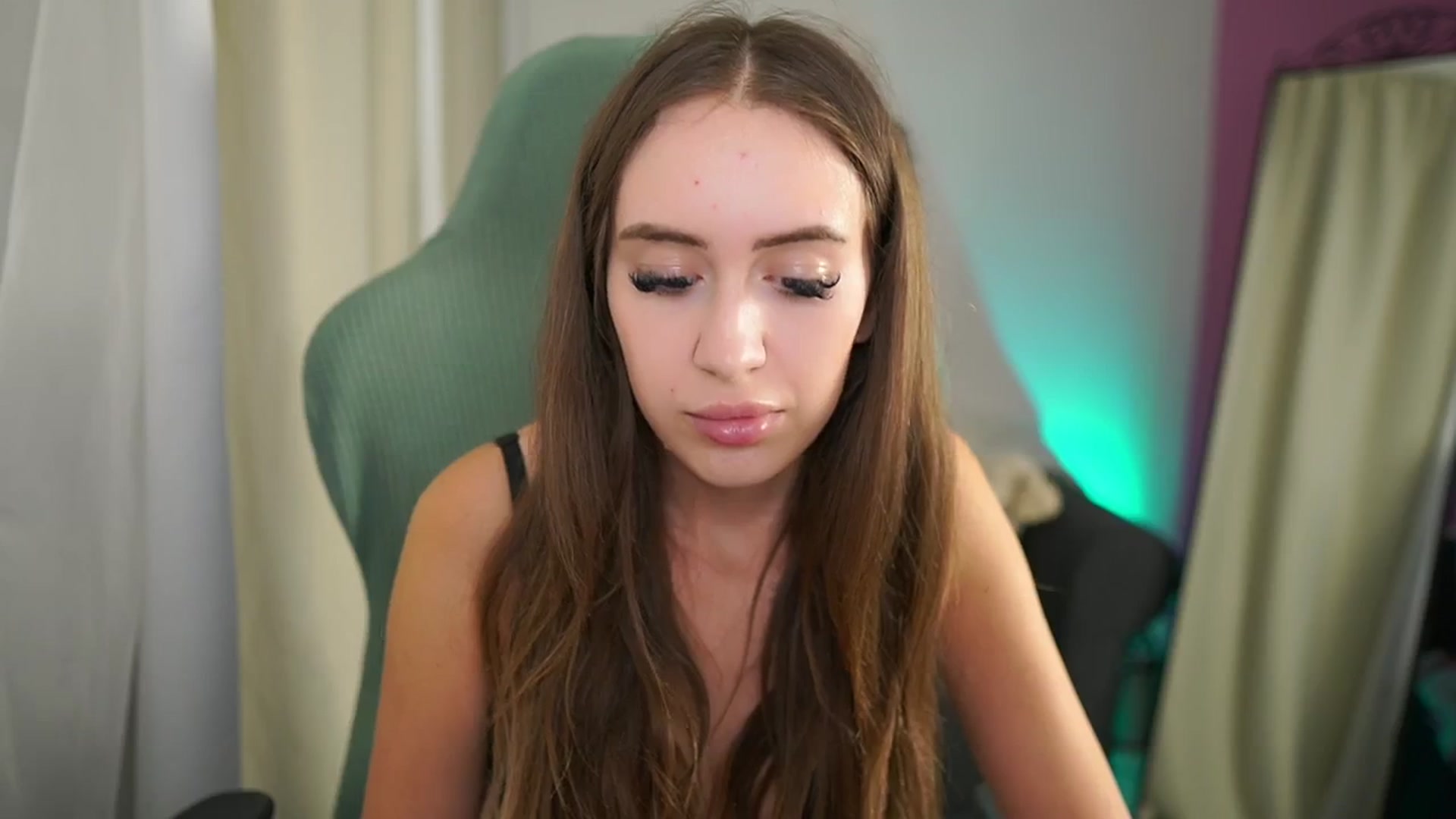 Gallery image thumbnail from Anabel055's myfreecams stream on, 09/01/2025, 12:06 image 11 of 20