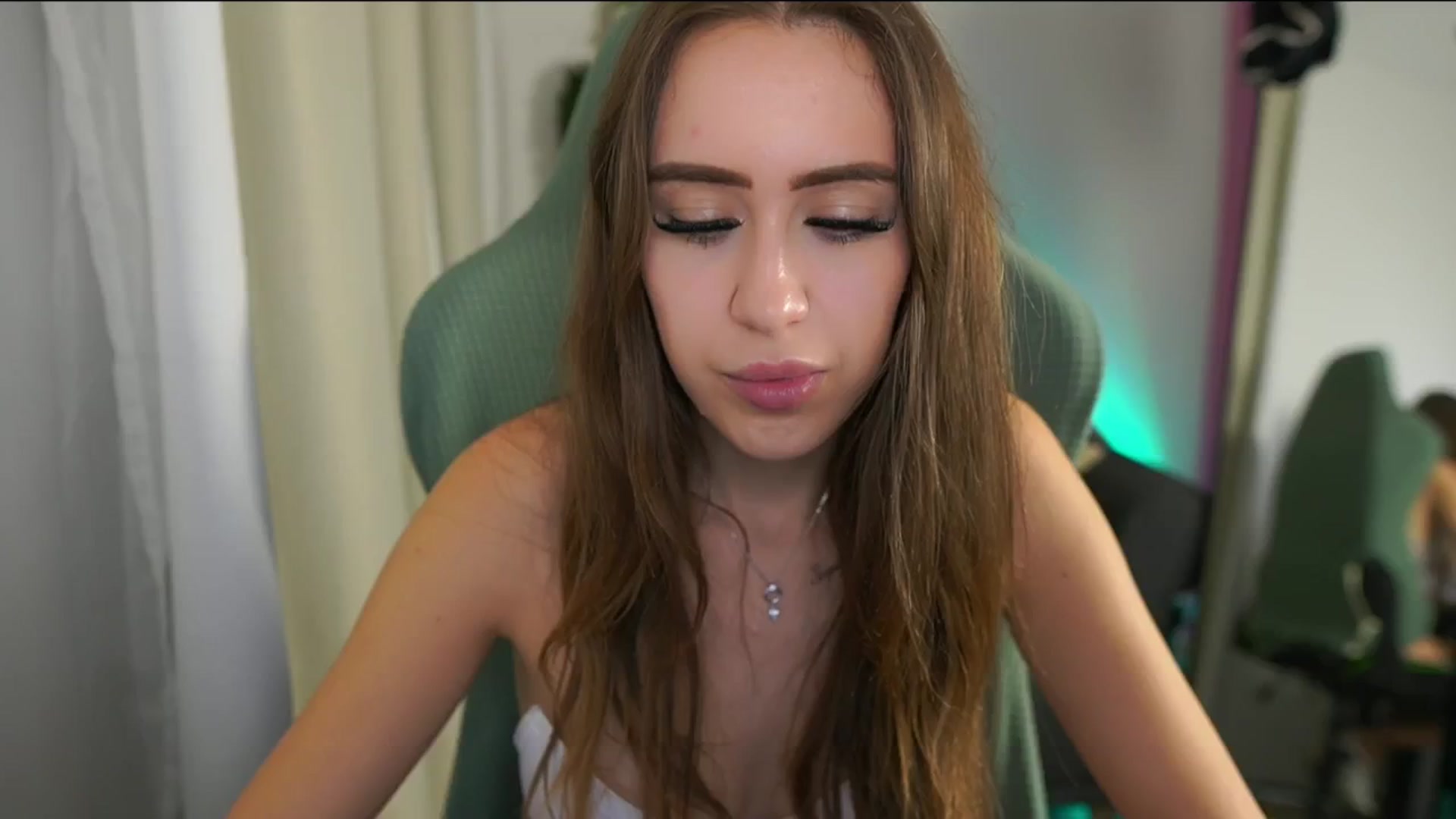 Gallery image thumbnail from Anabel055's myfreecams stream on, 09/14/2025, 10:38 image 6 of 20